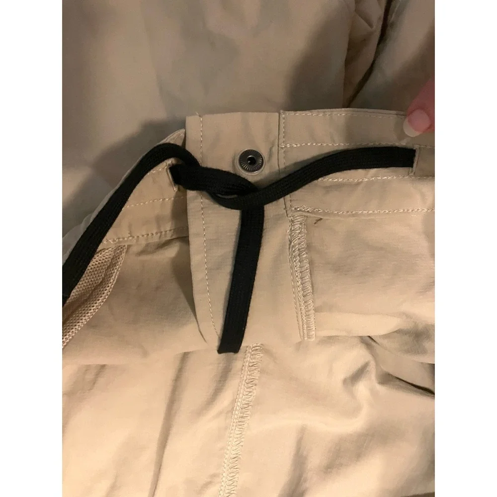 The North Face Mens Shorts Lightweight Sz XL‎ Tan Khaki Nylon Zip Pocket Outdoor